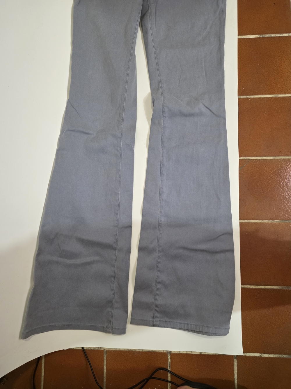 Mid-Rise Flare Jeans in Dusty Blue Size 26 - Picture 2 of 7